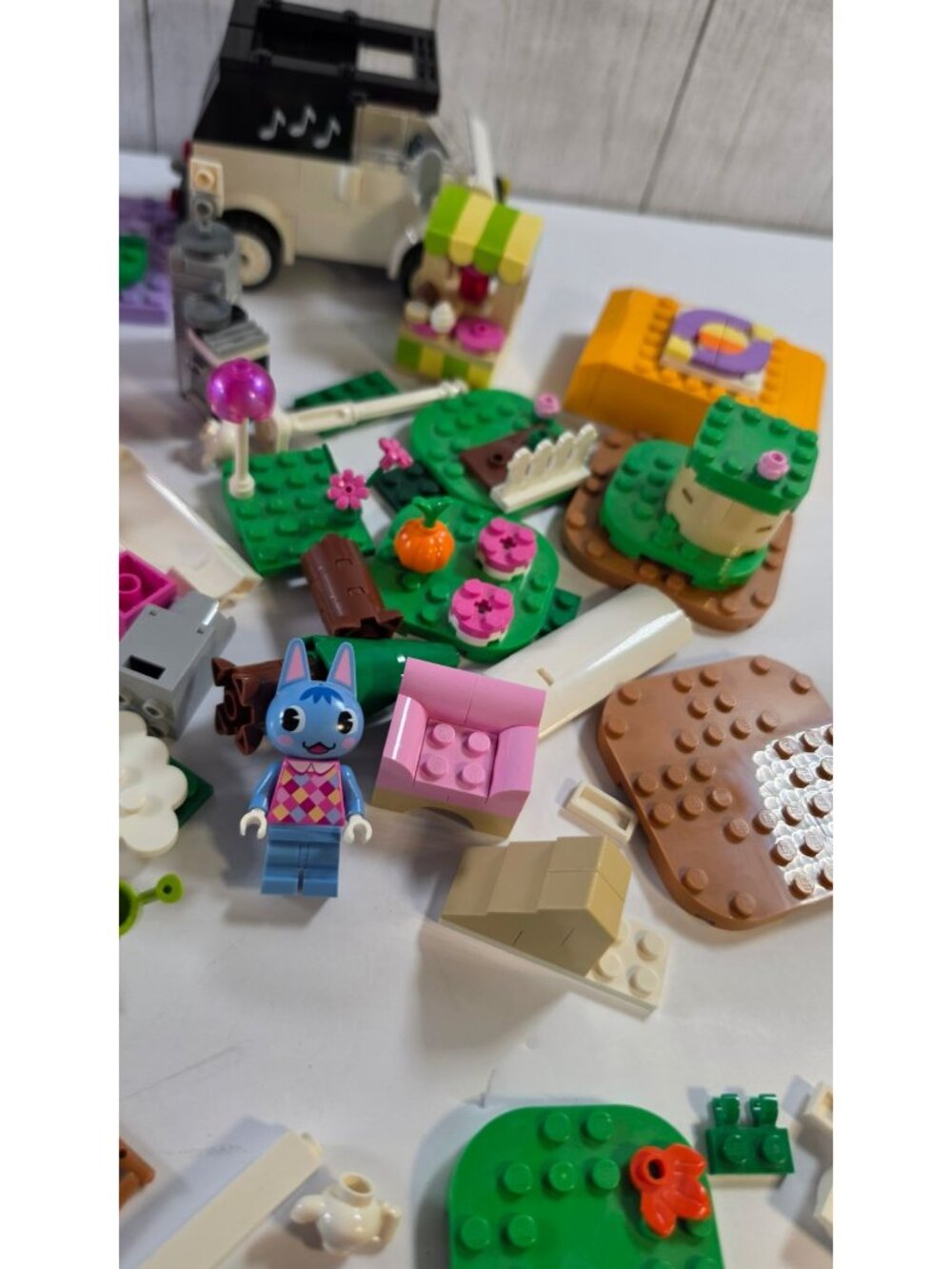 ANIMAL CROSSING LEGO LOT ROSIE HOUSE KK'S CONCERT plaza CAMPER FIGURES MINI FIGS - Picture 2 of 12